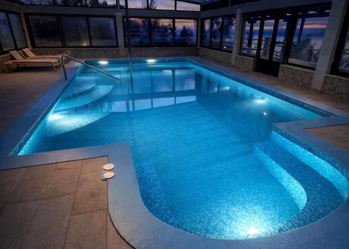 - Pools With A View For 20 Guests * 예세니체