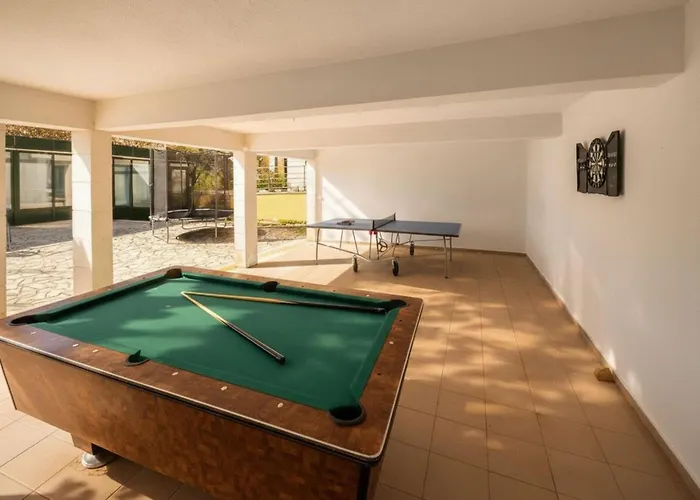 - Pools With A View For 20 Guests * 예세니체