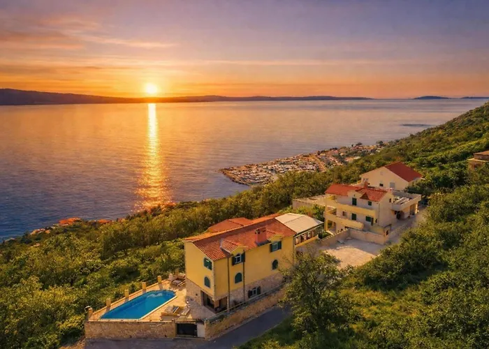 - Pools With A View For 20 Guests *
