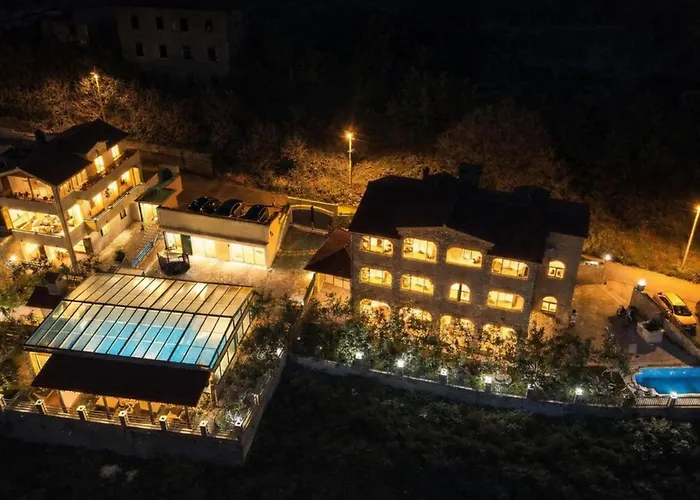 빌라 - Pools With A View For 20 Guests