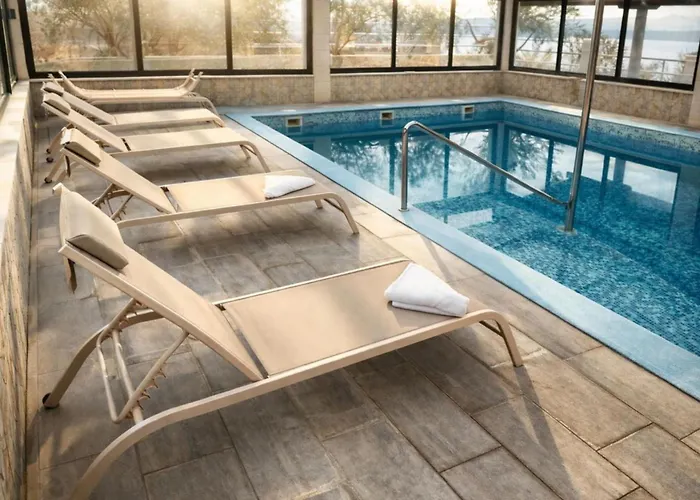 - Pools With A View For 20 Guests 예세니체