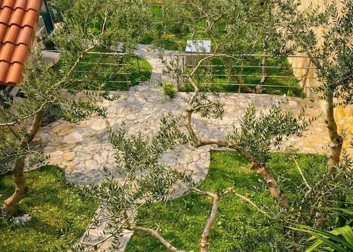 - Pools With A View For 20 Guests 빌라 예세니체