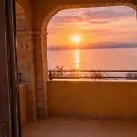 - Pools With A View For 20 Guests *