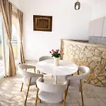 וילה - Pools With A View For 20 Guests ז'סניסה