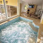 וילה - Pools With A View For 20 Guests