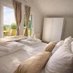 - Pools With A View For 20 Guests וילה