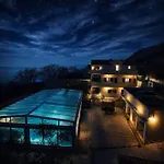 - Pools With A View For 20 Guests *