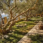 - Pools With A View For 20 Guests *