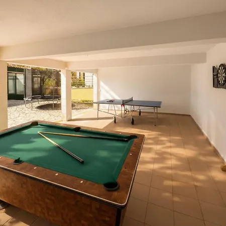 - Pools With A View For 20 Guests * イェセニツェ