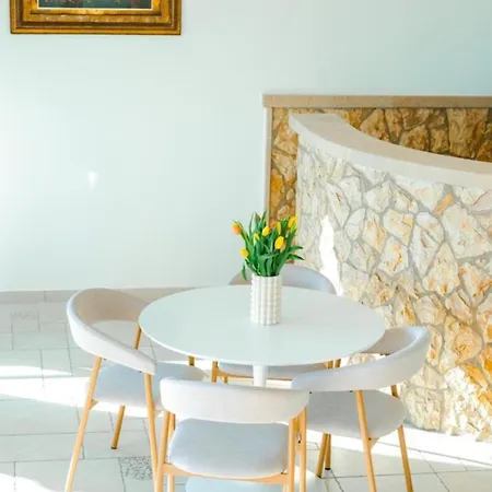 Villa Dalmatia *
