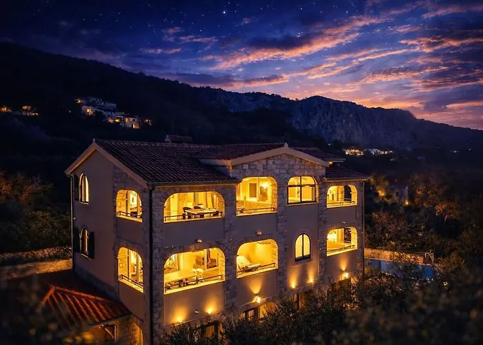 - Pools With A View For 20 Guests فيلة *