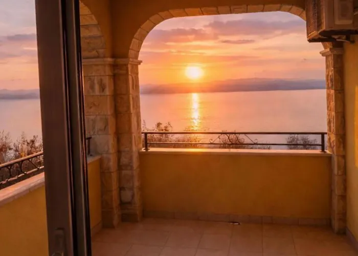 - Pools With A View For 20 Guests *