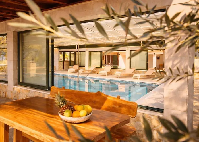 - Pools With A View For 20 Guests イェセニツェ