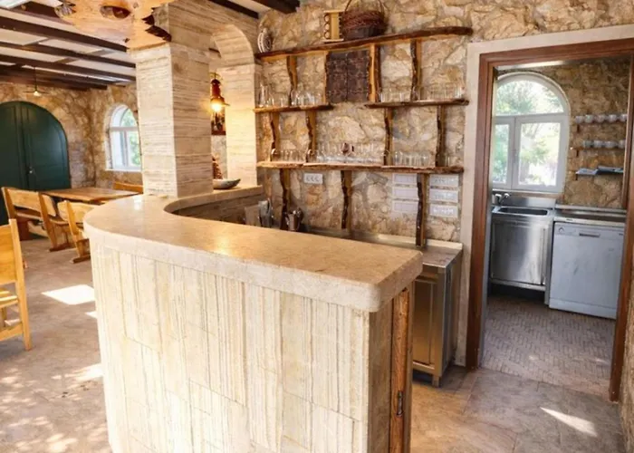 - Pools With A View For 20 Guests